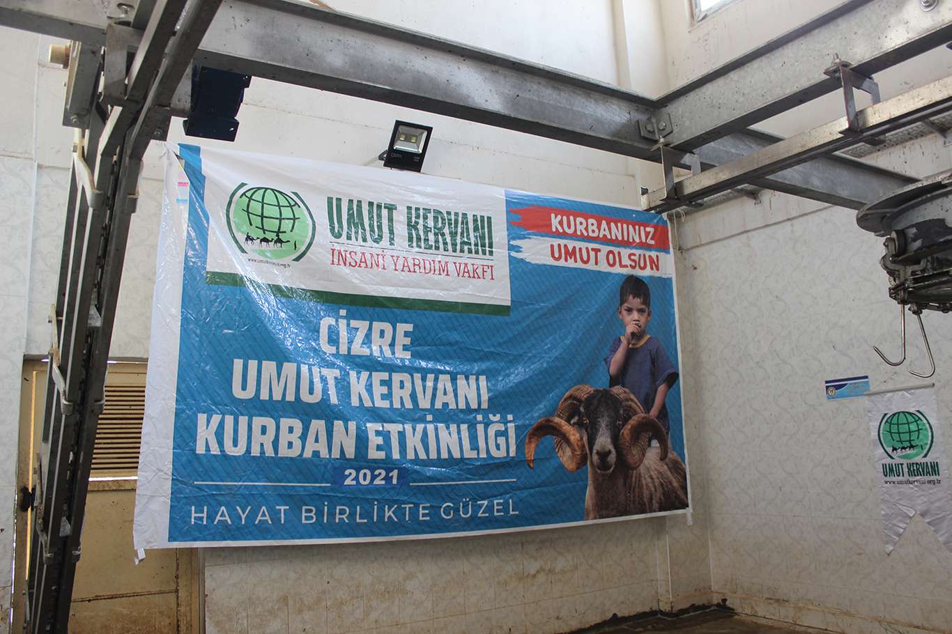 Cizre Umut Kervanı ihtiyaç sahibi ailelere kurban eti ulaştırdı